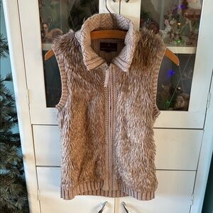 Anthropologie Fenn Wright Manson sz M Faux Fur Knit Vest in Beige like new!